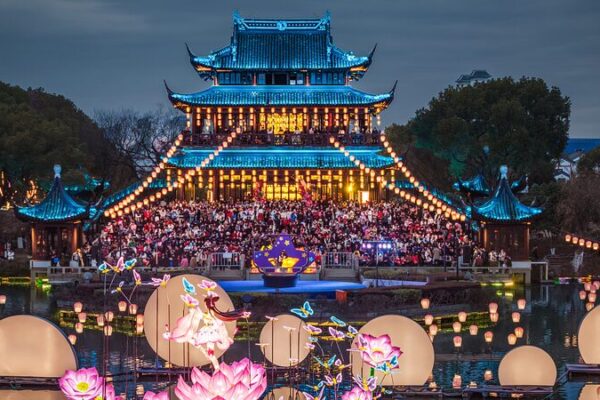 ✨ Suzhou’s Panmen Lantern Fair Transforms into ‘Honor of Kings’ Dazzling Dreamworld __Suzhou_s_Panmen_Lantern_Fair_Transforms_into__Honor_of_Kings__Dazzling_Dreamworld
