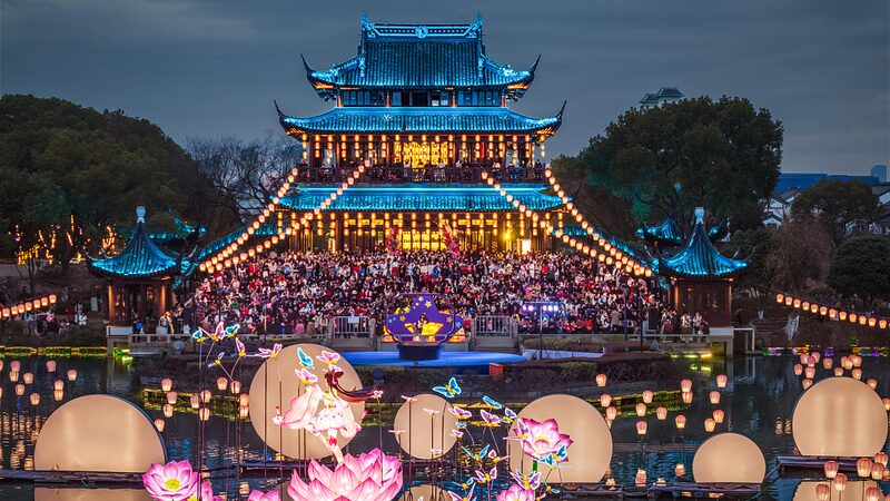 Suzhou_s_Panmen_Lantern_Fair_Transforms_into__Honor_of_Kings__Dazzling_Dreamworld - News for amigos, by amigos __Suzhou_s_Panmen_Lantern_Fair_Transforms_into__Honor_of_Kings__Dazzling_Dreamworld
