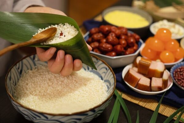Sweet or Salty? How Nature Shapes Zongzi Flavors Across China Sweet_or_Salty__How_Nature_Shapes_Zongzi_Flavors_Across_China