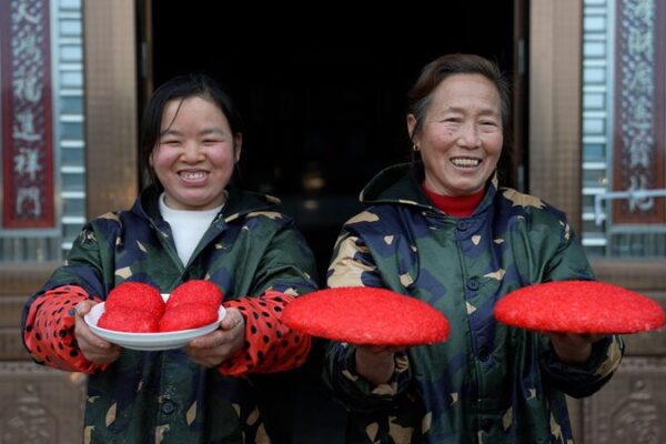 Taste of Tradition: Dong People Prepare Festive Hongba for Lunar New Year 🧧 Taste_of_Tradition__Dong_People_Prepare_Festive_Hongba_for_Lunar_New_Year__