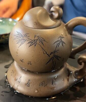 Teapot Without a Spout: The Magical Pouring Trick Unveiled Teapot_Without_a_Spout__The_Magical_Pouring_Trick_Unveiled video poster