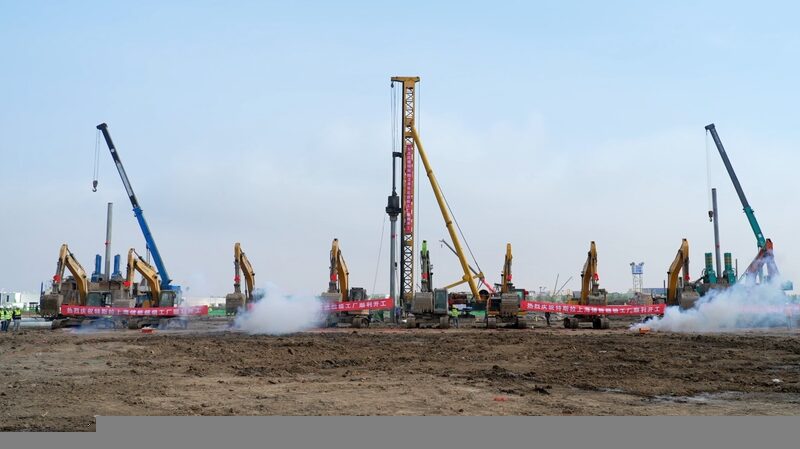 Tesla_Breaks_Ground_on_Mega_Battery_Factory_in_Shanghai___ - News for amigos, by amigos Tesla_Breaks_Ground_on_Mega_Battery_Factory_in_Shanghai___