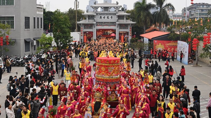 Thousands_Thrilled_at_Chaozhou_s_Qinglong_Temple_Fair__ - News for amigos, by amigos Thousands_Thrilled_at_Chaozhou_s_Qinglong_Temple_Fair__