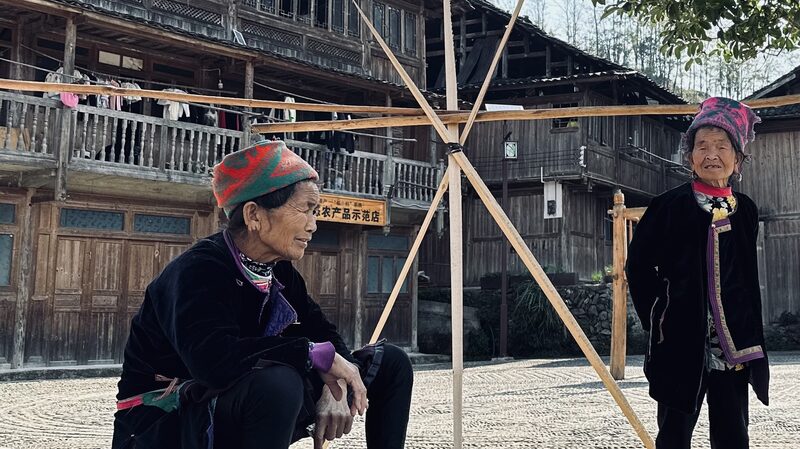 Threads_of_Tradition__Discovering_the_Dong_Women_s_Timeless_Craft - News for amigos, by amigos Threads_of_Tradition__Discovering_the_Dong_Women_s_Timeless_Craft