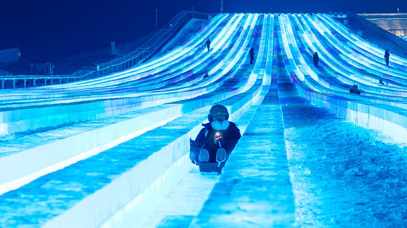Thrill_Seekers_Flock_to_Harbin_s_500_Meter_Super_Ice_Slide____ - News for amigos, by amigos Thrill_Seekers_Flock_to_Harbin_s_500_Meter_Super_Ice_Slide____