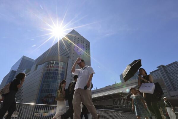 🔥 Tokyo Heatwave: Over 80 Treated for Heat Stroke as Temperatures Soar __Tokyo_Heatwave__Over_80_Treated_for_Heat_Stroke_as_Temperatures_Soar