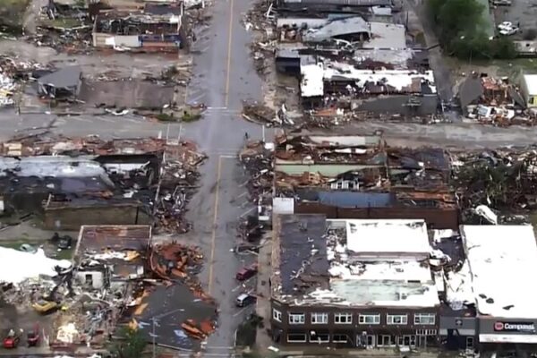 Tornadoes Devastate Central U.S., Leaving at Least 5 Dead 💔 Tornadoes_Devastate_Central_U_S___Leaving_at_Least_5_Dead__