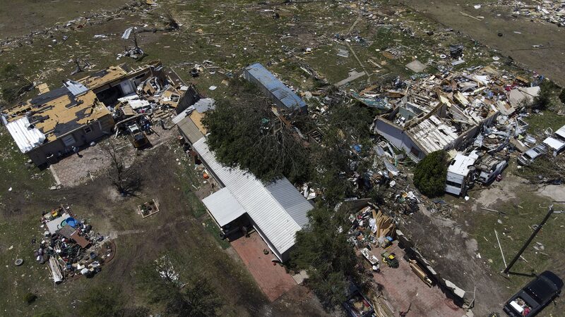 Tornadoes_Ravage_Central_U_S___Claiming_18_Lives__ - News for amigos, by amigos ___Tornadoes_Ravage_Central_U_S___Claiming_18_Lives__