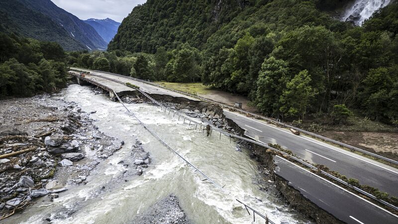 Torrential_Rains_Sweep_Switzerland__Floods_and_Landslides_Cause_Havoc____ - News for amigos, by amigos Torrential_Rains_Sweep_Switzerland__Floods_and_Landslides_Cause_Havoc____