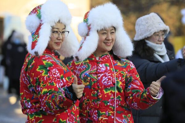 🌸 Tourists Embrace Harbin’s Peony Fashion Revival __Tourists_Embrace_Harbin_s_Peony_Fashion_Revival