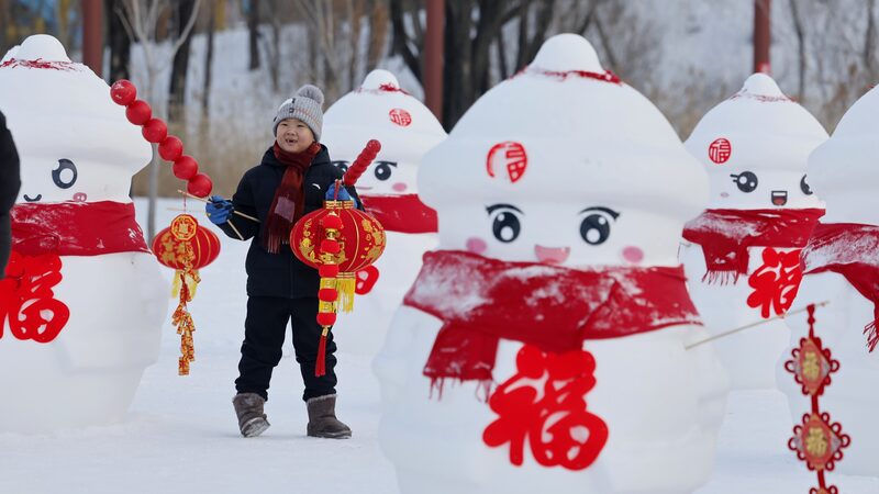 Tourists_Flock_to_Harbin_s_Snow_Wonderland_for_Spring_Festival_Magic - News for amigos, by amigos Tourists_Flock_to_Harbin_s_Snow_Wonderland_for_Spring_Festival_Magic