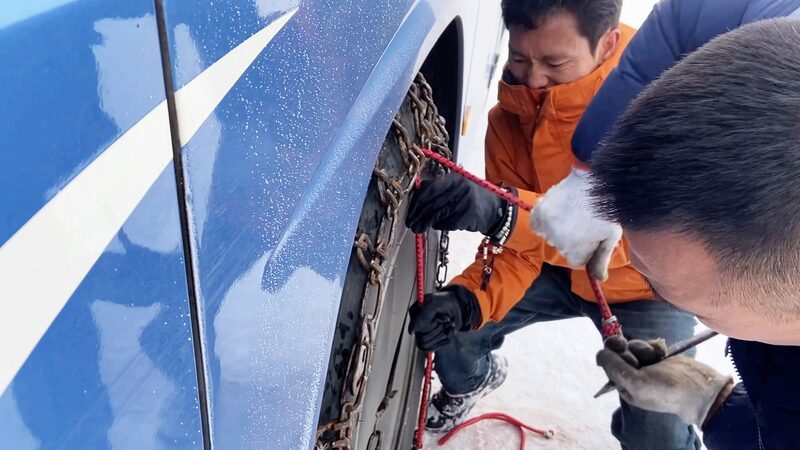 Tourists_Tackle_High_Altitude_Snow_to_Keep_Bus_Rolling_in_Sichuan_____poster - News for amigos, by amigos Tourists_Tackle_High_Altitude_Snow_to_Keep_Bus_Rolling_in_Sichuan____ video poster