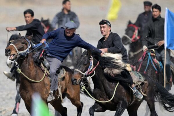 Traditional Sports Ignite Xinjiang: Horse Racing and Sheep Scramble Thrill Spectators Traditional_Sports_Ignite_Xinjiang__Horse_Racing_and_Sheep_Scramble_Thrill_Spectators