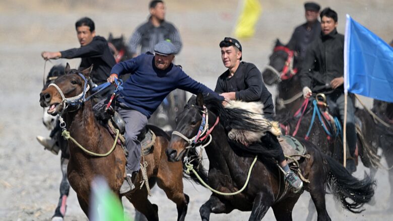 Traditional_Sports_Ignite_Xinjiang__Horse_Racing_and_Sheep_Scramble_Thrill_Spectators