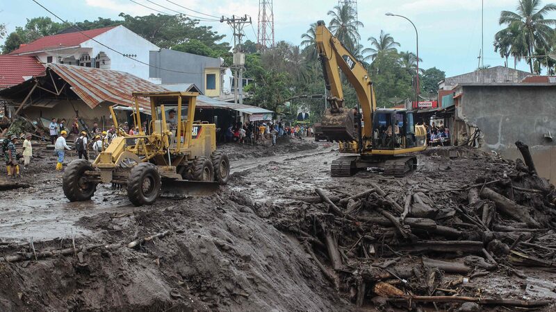 Tragic_Floods_in_Indonesia_Claim_52_Lives__17_Still_Missing__