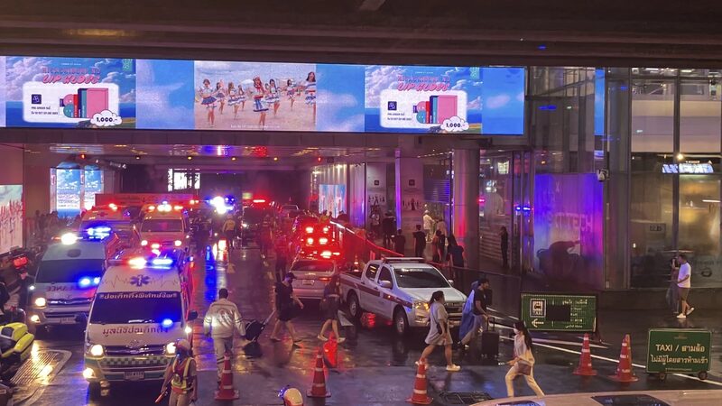 Tragic_Shooting_at_Bangkok_s_Siam_Paragon_Mall_Leaves_Three_Dead_poster - News for amigos, by amigos Tragic_Shooting_at_Bangkok_s_Siam_Paragon_Mall_Leaves_Three_Dead video poster