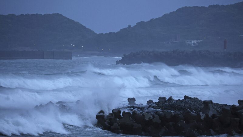 Typhoon_Shanshan_Slams_Kyushu__Japan_on_High_Alert____ - News for amigos, by amigos Typhoon_Shanshan_Slams_Kyushu__Japan_on_High_Alert____