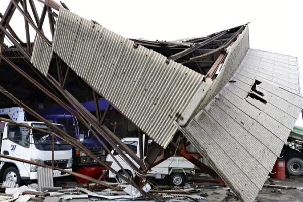Typhoon Shanshan Strikes Japan: 3 Dead, Dozens Injured 🌪️ Typhoon_Shanshan_Strikes_Japan__3_Dead__Dozens_Injured___