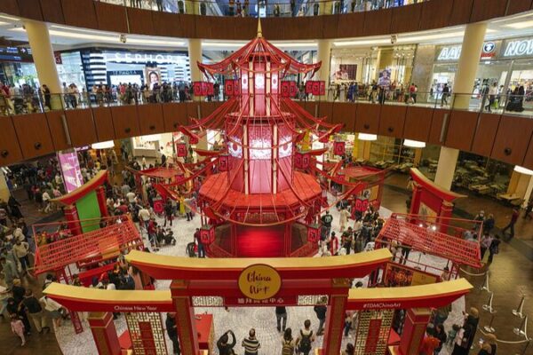UAE Goes Red: Celebrating the Upcoming Chinese Year of the Loong 🐉 UAE_Goes_Red__Celebrating_the_Upcoming_Chinese_Year_of_the_Loong__ video poster