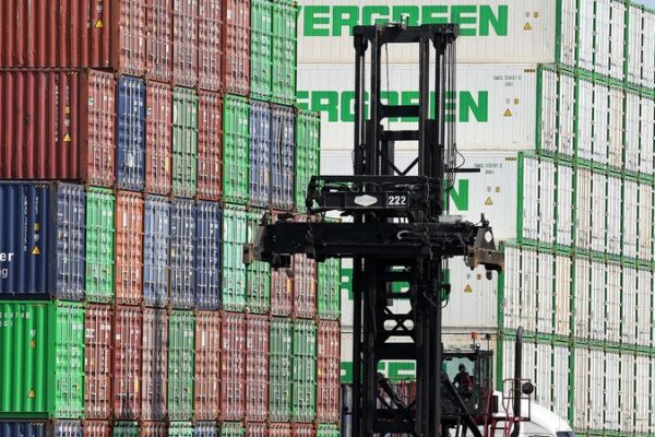 US Tariffs on Canada and Mexico Might Backfire Big Time! 😱💸 US_Tariffs_on_Canada_and_Mexico_Might_Backfire_Big_Time____
