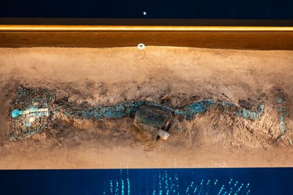 Unearthed Treasure: The Turquoise Dragon of Erlitou Dazzles After 4,000 Years Unearthed_Treasure__The_Turquoise_Dragon_of_Erlitou_Dazzles_After_4_000_Years