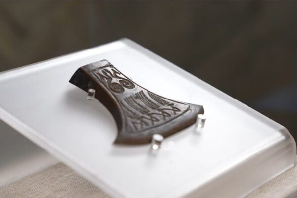 Unearthing Ningbo’s Ancient Brass Axe: A 2,000-Year-Old Tale of Dragon Boat Races Unearthing_Ningbo_s_Ancient_Brass_Axe__A_2_000_Year_Old_Tale_of_Dragon_Boat_Races video poster