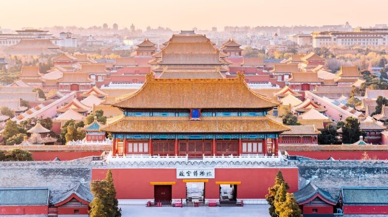 Unlocking_the_Secrets_of_Beijing_s_Forbidden_City____A_Journey_Through_Time video poster