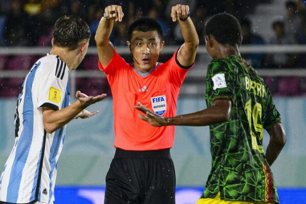Unveiling the Challenges and Triumphs of Referees in the Chinese Mainland ⚽️ Unveiling_the_Challenges_and_Triumphs_of_Referees_in_the_Chinese_Mainland___