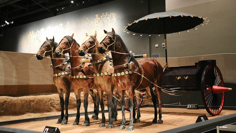 Unveiling_the_Marquis_of_Haihun_s_Tomb__A_Journey_into_Han_Dynasty_Treasures