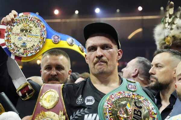 Usyk Defeats Fury to Become Undisputed Heavyweight Champ! 🥊🏆 Usyk_Defeats_Fury_to_Become_Undisputed_Heavyweight_Champ____
