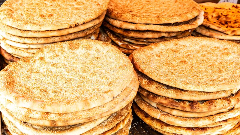 Uygur_Naan__The_Delicious_Flatbread_Captivating_Tourists_in_Urumqi - News for amigos, by amigos Uygur_Naan__The_Delicious_Flatbread_Captivating_Tourists_in_Urumqi