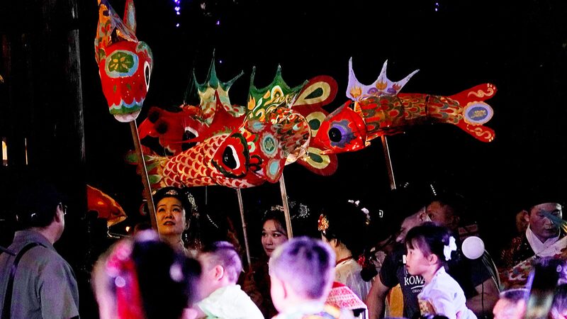 Vibrant_Carp_Lantern_Dance_Lights_Up_Sansha_City_s_Spring_Festival - News for amigos, by amigos Vibrant_Carp_Lantern_Dance_Lights_Up_Sansha_City_s_Spring_Festival
