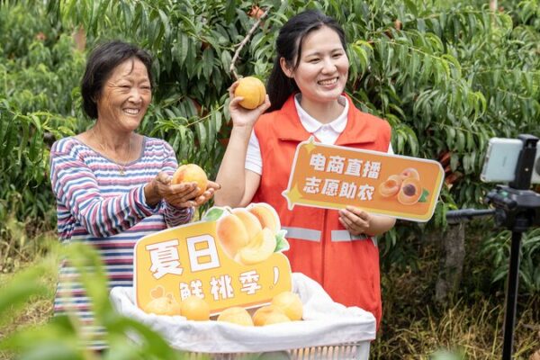 Village Chief’s Livestream Boosts Rural Revival in Hunan 🌾 Village_Chief_s_Livestream_Boosts_Rural_Revival_in_Hunan__