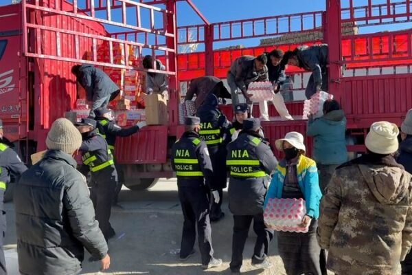 Volunteers and Police Unite for Earthquake Relief in Xizang 🙌 Volunteers_and_Police_Unite_for_Earthquake_Relief_in_Xizang__ video poster