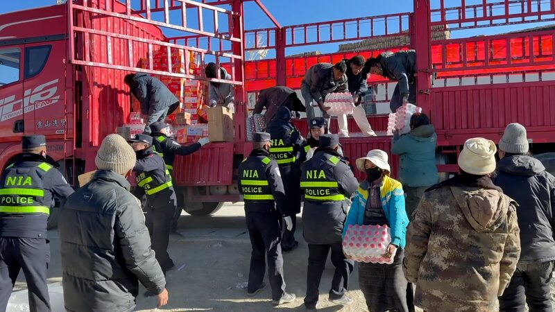 Volunteers_and_Police_Unite_for_Earthquake_Relief_in_Xizang___poster - News for amigos, by amigos Volunteers_and_Police_Unite_for_Earthquake_Relief_in_Xizang__ video poster
