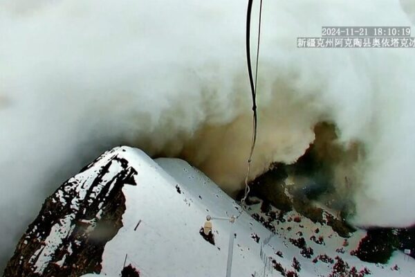 Watch: Massive Avalanche Engulfs Xinjiang Valley in Seconds Watch__Massive_Avalanche_Engulfs_Xinjiang_Valley_in_Seconds video poster