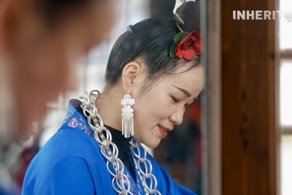 Weaving Dreams: The Feminine Essence of Miao Embroidery Weaving_Dreams__The_Feminine_Essence_of_Miao_Embroidery