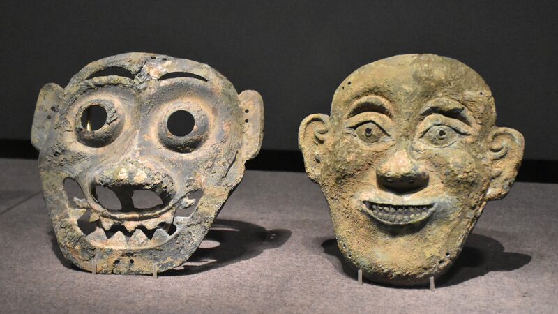 Whimsical_Faces_Delight_Visitors_at_Beijing_s_Archaeological_Museum