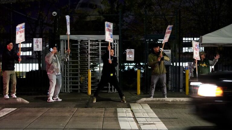 White_House_Urges_Boeing_and_Striking_Machinists_to_Reach_a_Deal