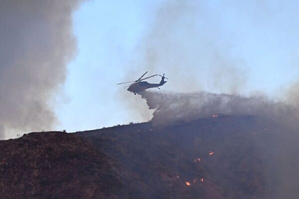 🔥 Wildfire Rages in Los Angeles: Evacuations Underway! __Wildfire_Rages_in_Los_Angeles__Evacuations_Underway_