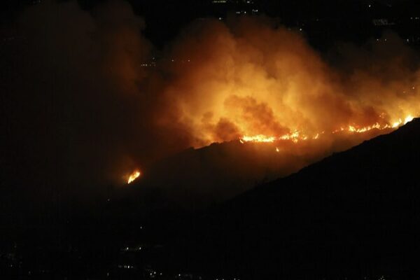 Wildfires Blaze Through Los Angeles: Hollywood Hills Under Threat Wildfires_Blaze_Through_Los_Angeles__Hollywood_Hills_Under_Threat