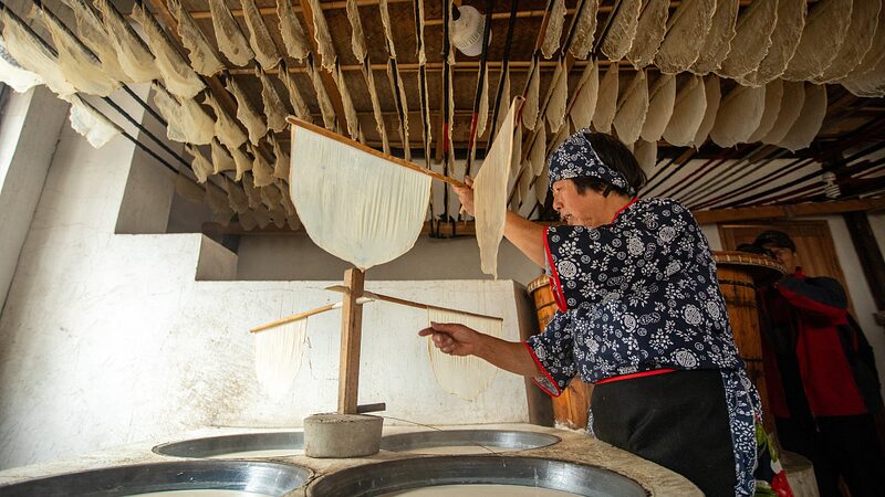 Winter_Delicacy__Jinhua_s_Tofu_Skins_Hung_Up_as_Tradition_Returns____