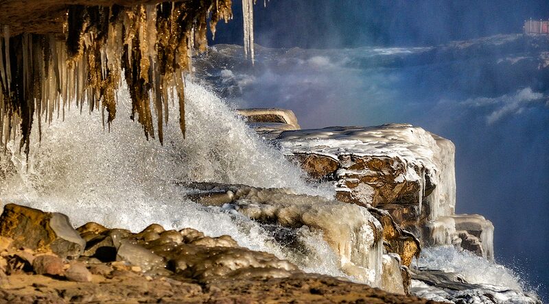 Winter_Magic_at_Hukou_Waterfall__Yellow_River_s_Icy_Spectacle - News for amigos, by amigos Winter_Magic_at_Hukou_Waterfall__Yellow_River_s_Icy_Spectacle