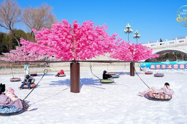 Winter Wonderland: Taoranting Park’s 15th Ice and Snow Carnival Lights Up Beijing Winter_Wonderland__Taoranting_Park_s_15th_Ice_and_Snow_Carnival_Lights_Up_Beijing