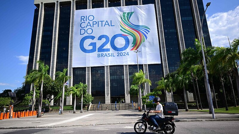 World_Leaders_Unite_in_Rio__G20_Summit_Kicks_Off_with_Group_Photo___poster - News for amigos, by amigos World_Leaders_Unite_in_Rio__G20_Summit_Kicks_Off_with_Group_Photo__ video poster