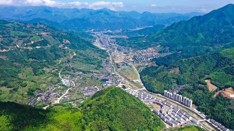 Xi_Jinping_Celebrates_Jingning_s_40th_Birthday____A_Bright_Future_for_the_She_People - News for amigos, by amigos Xi_Jinping_Celebrates_Jingning_s_40th_Birthday____A_Bright_Future_for_the_She_People