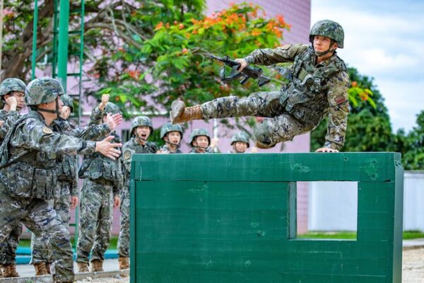 Xi Jinping Unveils New Book on Law-Based Military Governance 📚⚔️ Xi_Jinping_Unveils_New_Book_on_Law_Based_Military_Governance____