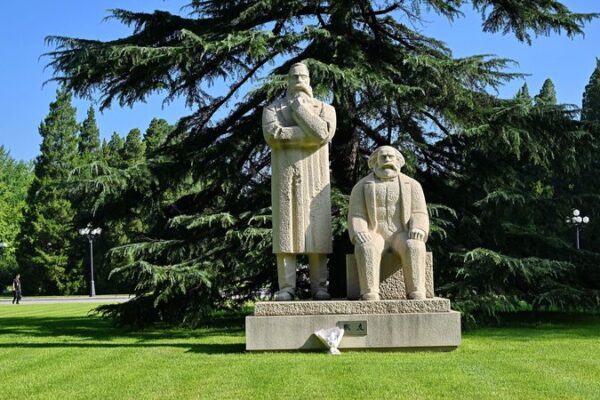 Xi Jinping Urges a Fresh Take on Marxism for China’s Next Gen 🚀 Xi_Jinping_Urges_a_Fresh_Take_on_Marxism_for_China_s_Next_Gen__