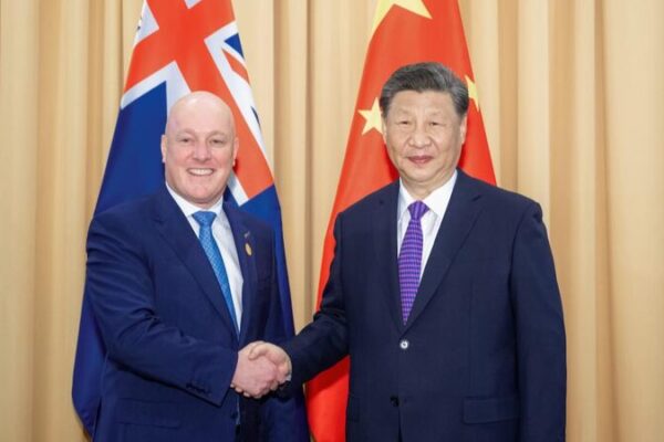 🤝 Xi Jinping & New Zealand’s Luxon Forge Stronger Ties at APEC! __Xi_Jinping___New_Zealand_s_Luxon_Forge_Stronger_Ties_at_APEC_