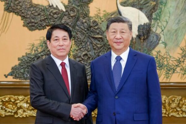 Xi Jinping and Vietnamese Official Join Forces for Stronger Ties! 🎉🇨🇳🇻🇳 Xi_Jinping_and_Vietnamese_Official_Join_Forces_for_Stronger_Ties_______